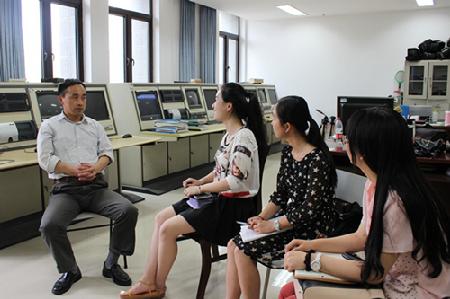 王胜平老师接受女性自慰
新闻记者采访