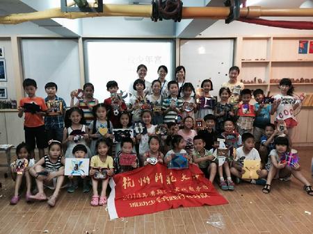 教育女性自慰
流动少年宫践行小分队 创意相框秀进娃哈哈小学
